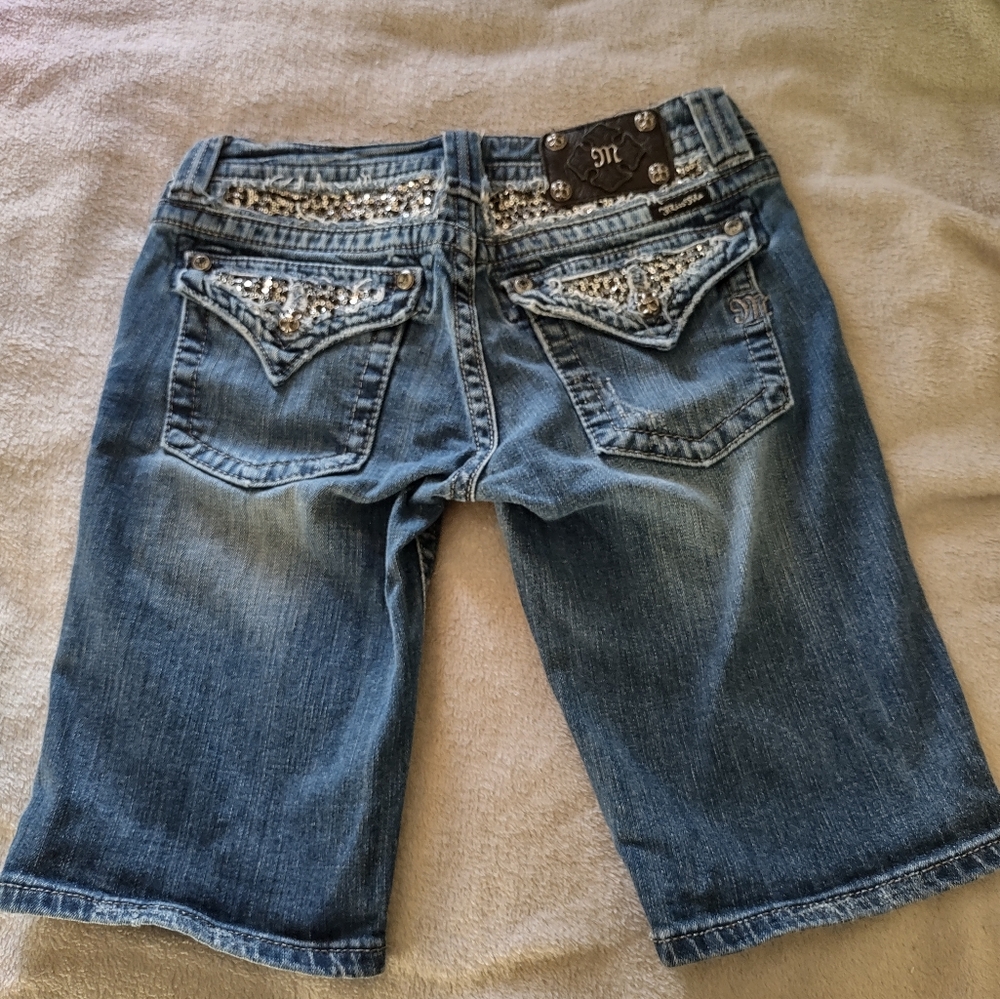 Miss Me! Women's Medium Blue Wash Denim Shorts/Distressed/Size 28 - Picture 8 of 9